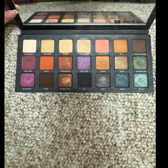 Urban Decay Born To Run Eyeshadow Palette - Picture 1 of 3